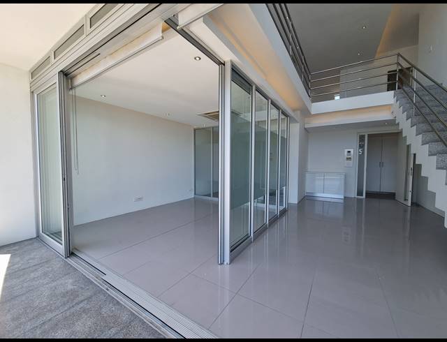 2,111M² OFFICE FOR SALE IN LAGOON BEACH